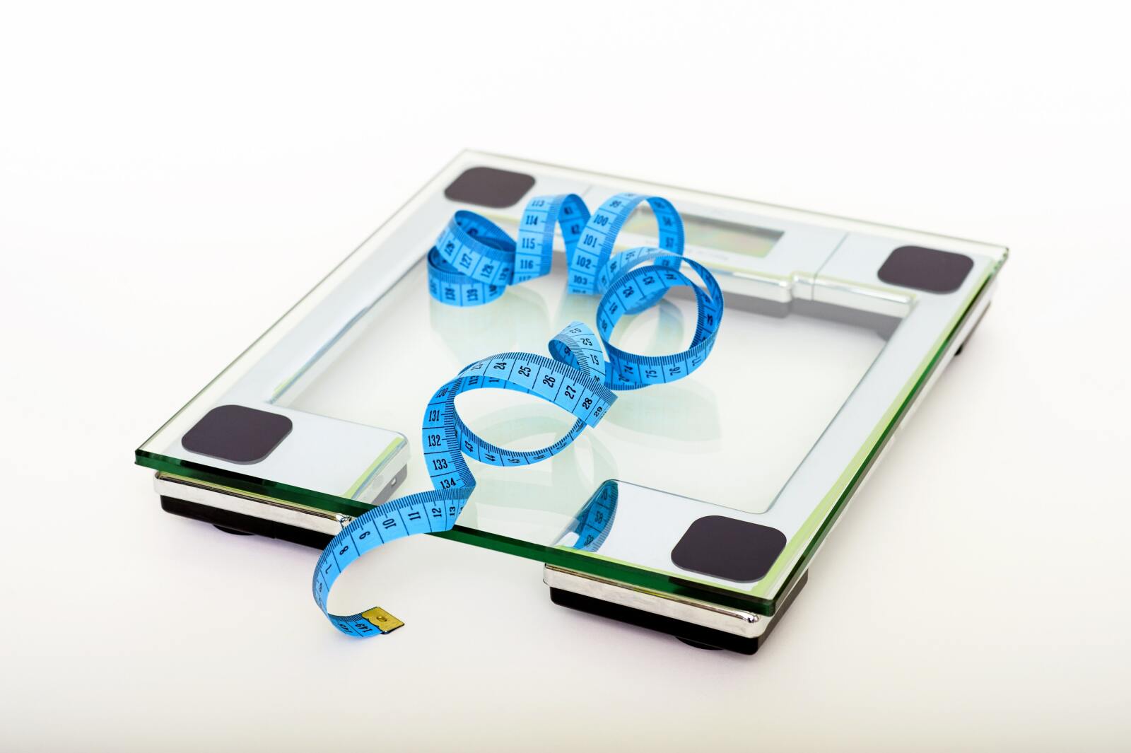 Influence of physical activity and sports training on obesity: Review/ Special Issue in Sports Orthopaedics and Traumatology