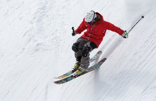 The knee in elite sport