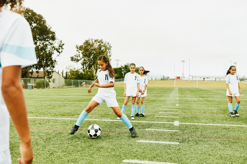 Origin and outcome of Osgood-Schlatter disease in preadolescent football players