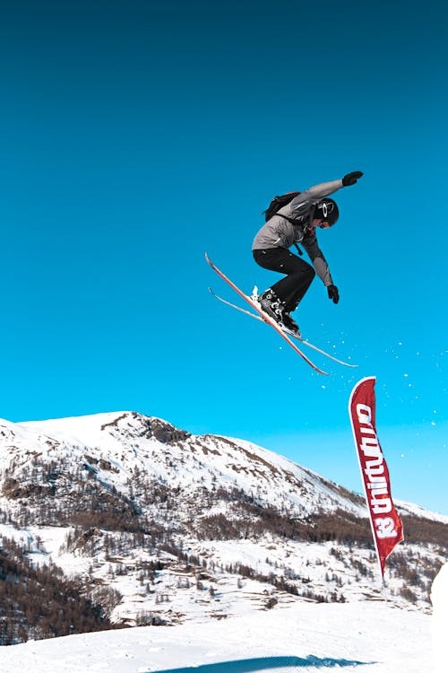 Sport‐specific differences in ACL injury, treatment and return to sports—Ski jumping